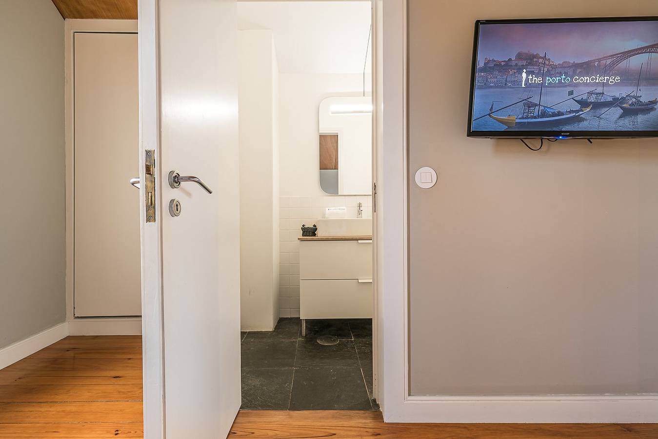 Entire apartment, Guestready - Cedofeita Pool Suites in Cedofeita, Porto