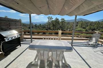Cottage pour 4 personnes, avec terrasse ainsi que jardin et jacuzzi à Moltifao