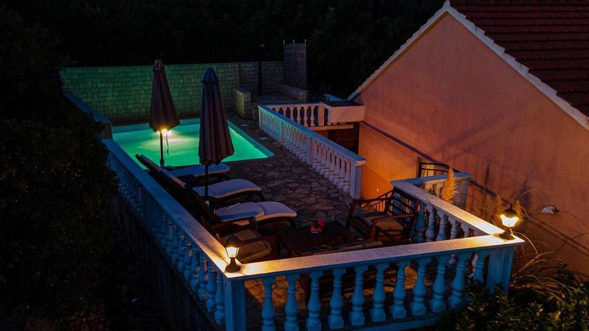 Maison d’hôte pour 12 personnes, avec jacuzzi ainsi que jardin et piscine en Korcula - 4