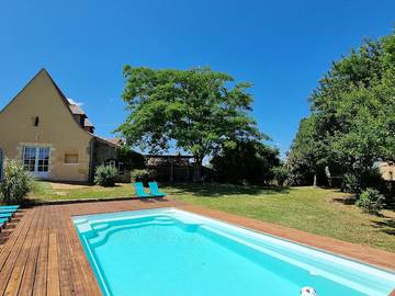 Gîte pour 12 personnes, avec piscine ainsi que terrasse et jardin, animaux acceptés à Saint-Avit-Rivière
