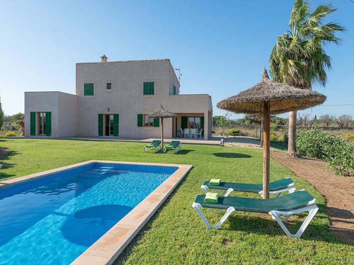 Ferienhaus für 6 Personen, mit Balkon/Terrasse und Garten sowie Pool in Porto Cristo