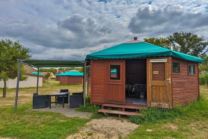 Gîte pour 6 personnes, avec jardin à Lignac