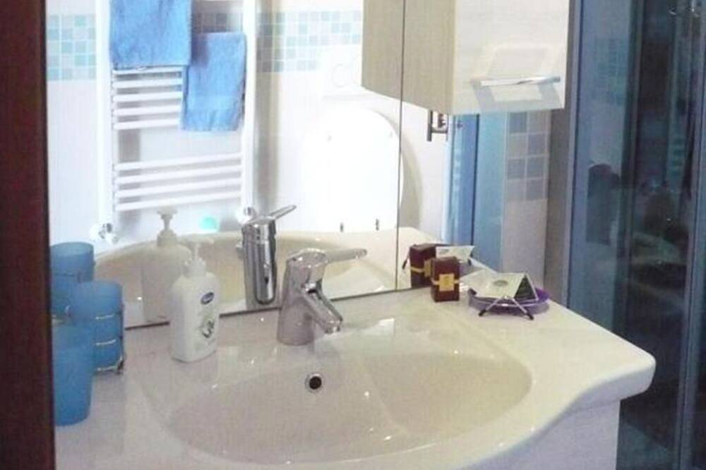 Spacious and cozy suite near the sea, pets allowed allowed in Giulianova, Giulianova (Municipality)
