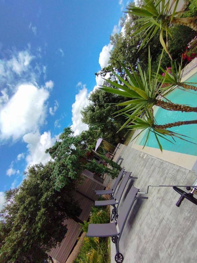 Location de vacances pour 6 personnes, avec piscine ainsi que jardin et vue à Monteils (Gard)