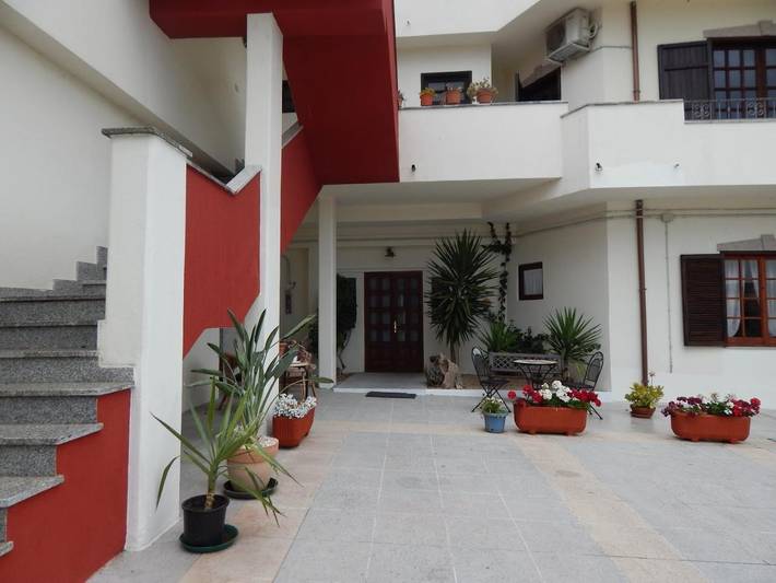 Hôtel pour 2 personnes, avec jardin ainsi que bassin pour enfant et piscine, animaux acceptés