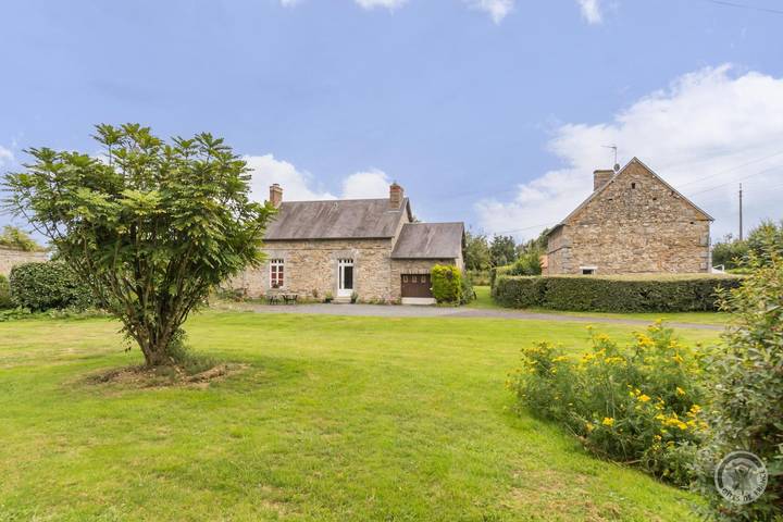 Gîte pour 3 personnes, avec jardin à Hauteville-la-Guichard