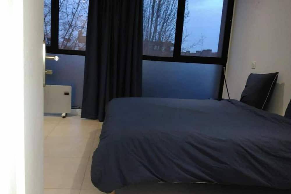 Entire apartment, Studio overlooking garden in Cachan, Val-de-Marne