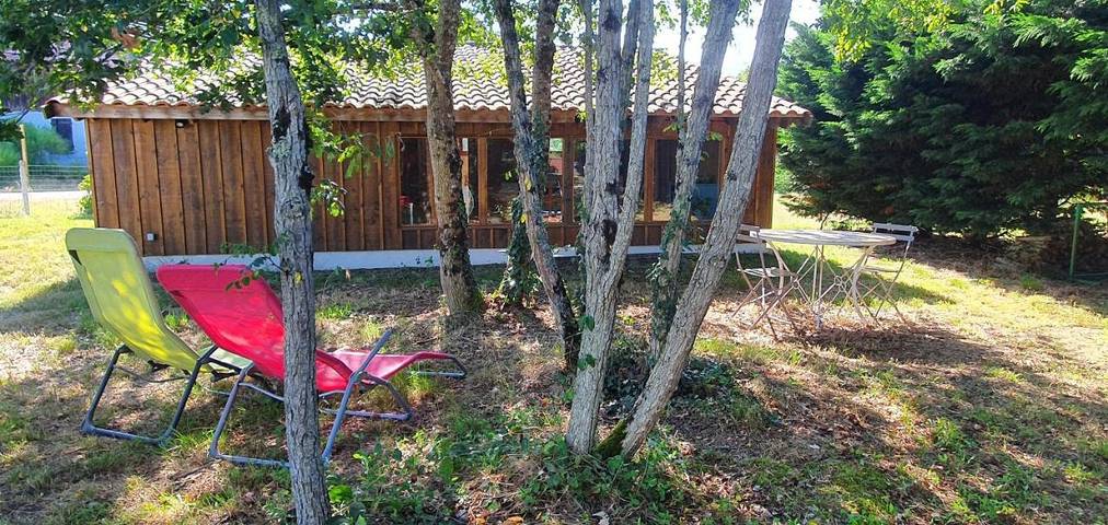 Location de vacances pour 3 personnes, avec jardin à Commensacq