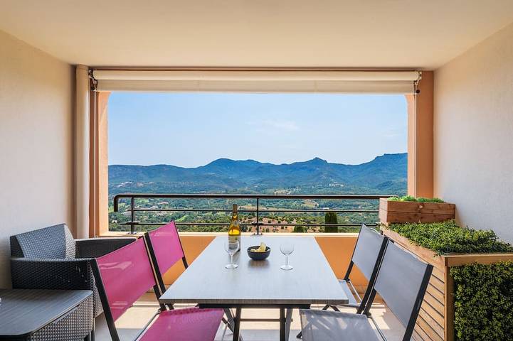 Ganze Wohnung, Apt Medicis – Sea View, Terrace & Pool in Mandelieu-la-Napoule, Mittelmeerküste (Frankreich)