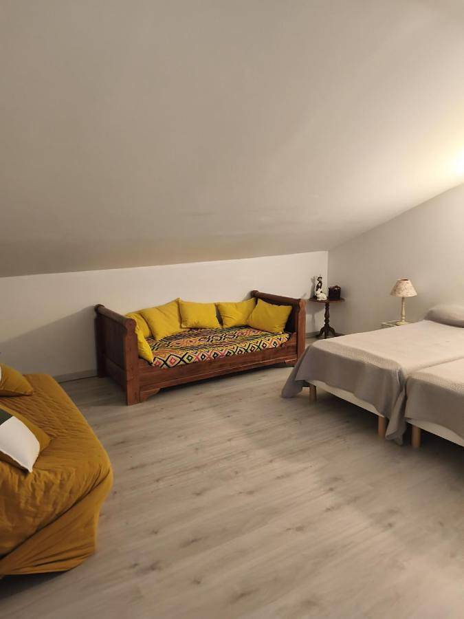 Appartement de vacances pour 6 personnes, avec Balcon et Terrasse ainsi que Jardin et Piscine