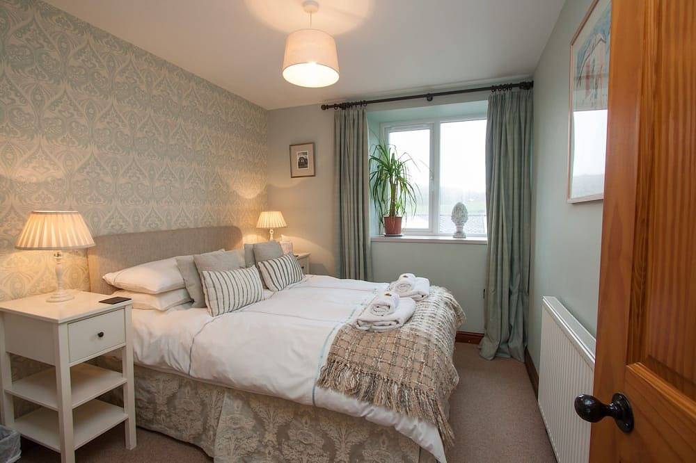 Entire apartment, Tyan - luxury pet friendly cottage with stunning views in Lake District