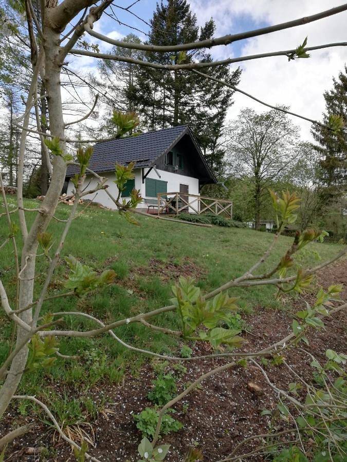 Ferienwohnung für 3 Personen, mit Terrasse und Garten sowie Ausblick