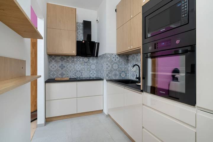 Entire apartment, Elegant Apartment | Balcony, Parking, Close to Market Square in Poznan, Greater Poland