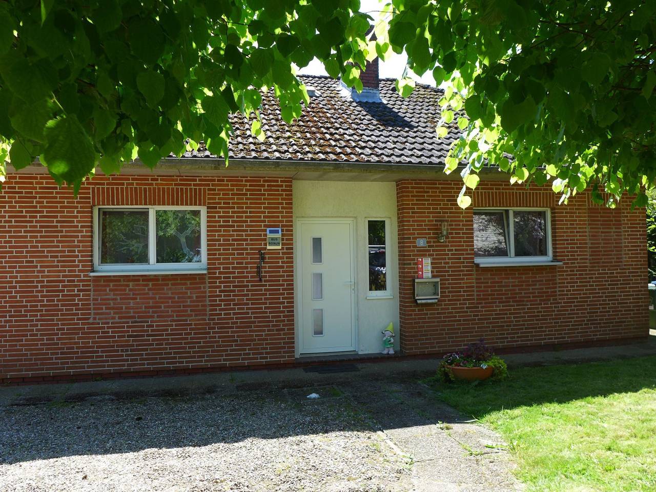 Gemütliches Ferienhaus am Deich mit Gartenzimmer in Eider-Treene-Sorge