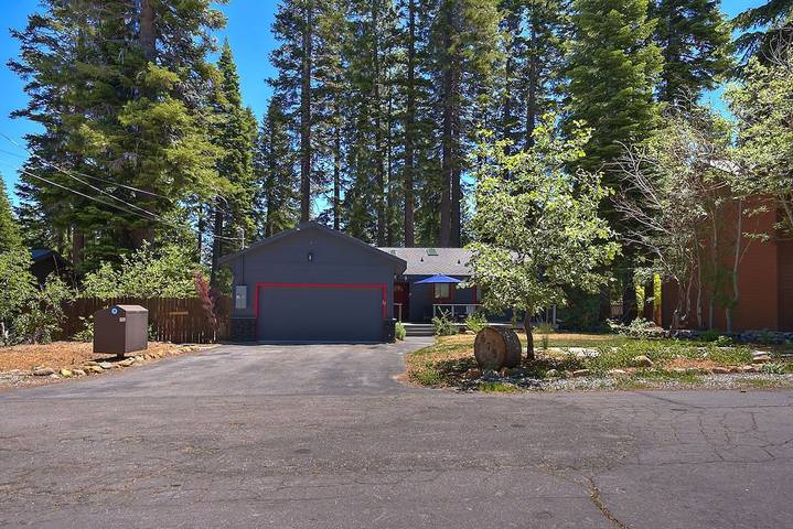 Vacation rental for 8 people, with yard, with pets by Lake Tahoe