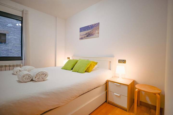 Gîte pour 6 personnes, avec vue dans Incles - 3
