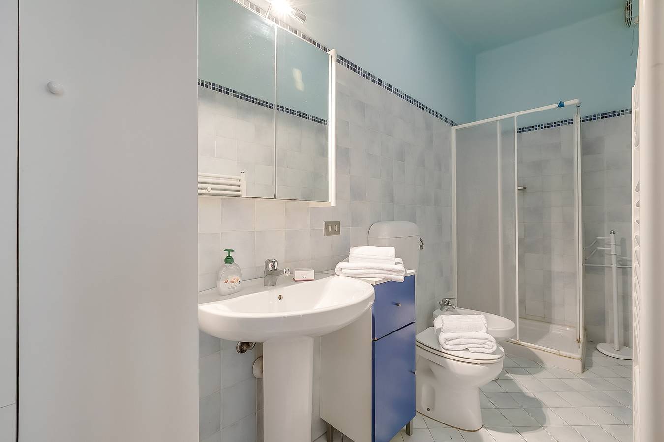 Entire apartment, Seaside Binario Blu 500 M Dal Mare in Alassio, Riviera di Ponente