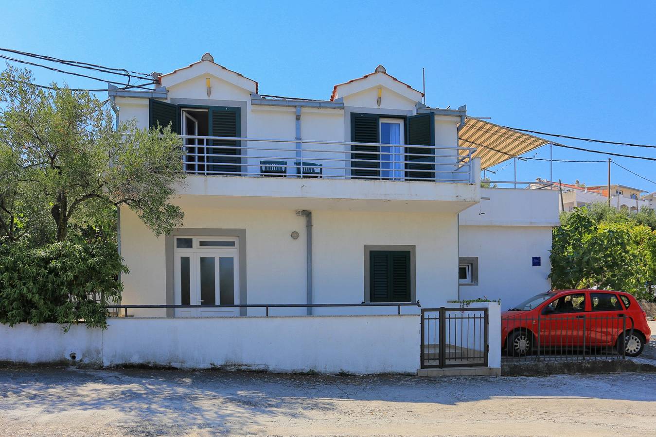 Cały apartament, Dwupokojowy apartament z tarasem i widokiem na morze Arbanija, Ciovo -a in Arbanija, Čiovo