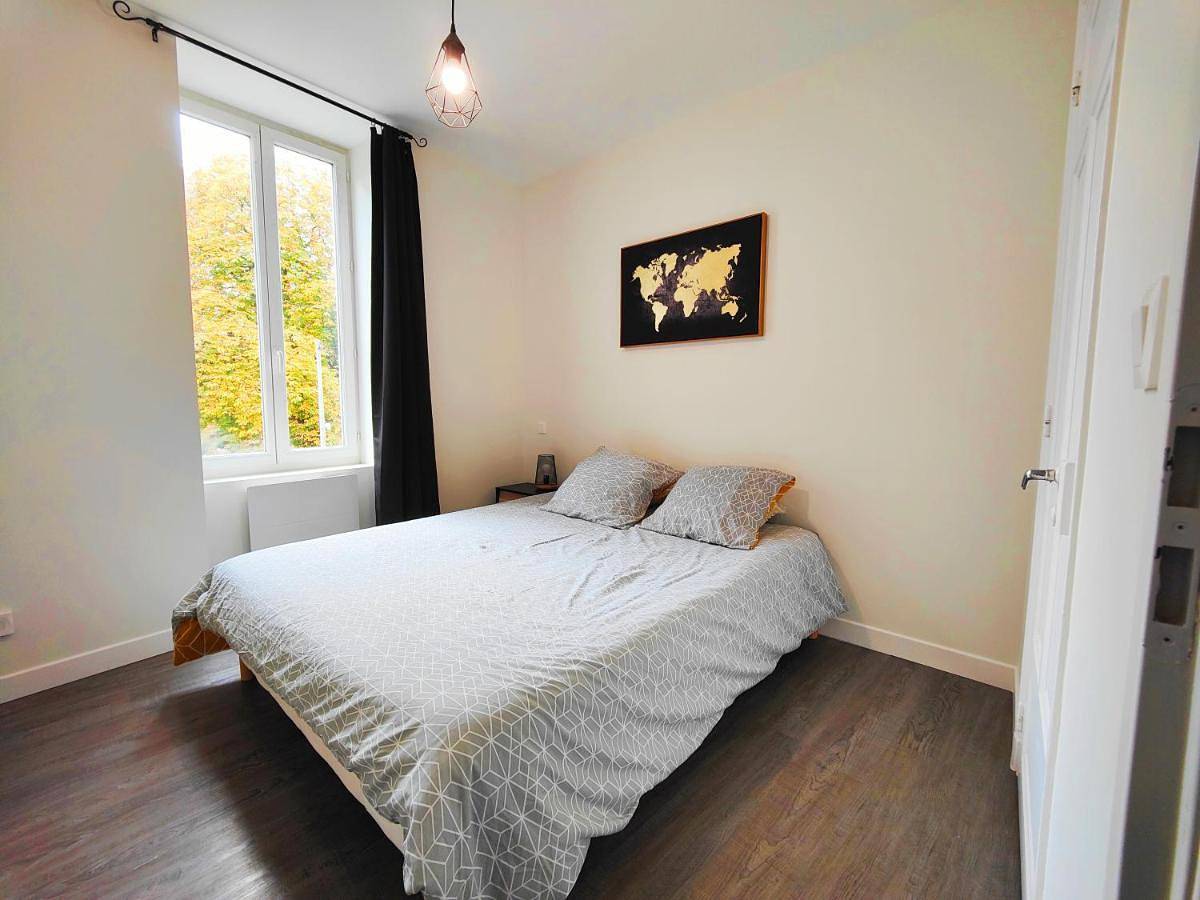 Appartement entier, Two-Bedroom Apartment in Riom, Parc naturel régional des Volcans d'Auvergne