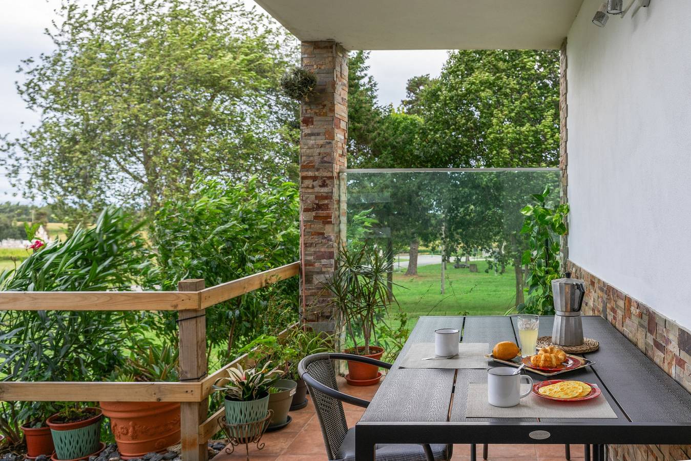 Entire apartment, Apartment 'La Fuente Ribadeo 2' with Mountain View, Wi-Fi and Air Conditioning in Ribadeo, A Mariña Lucense