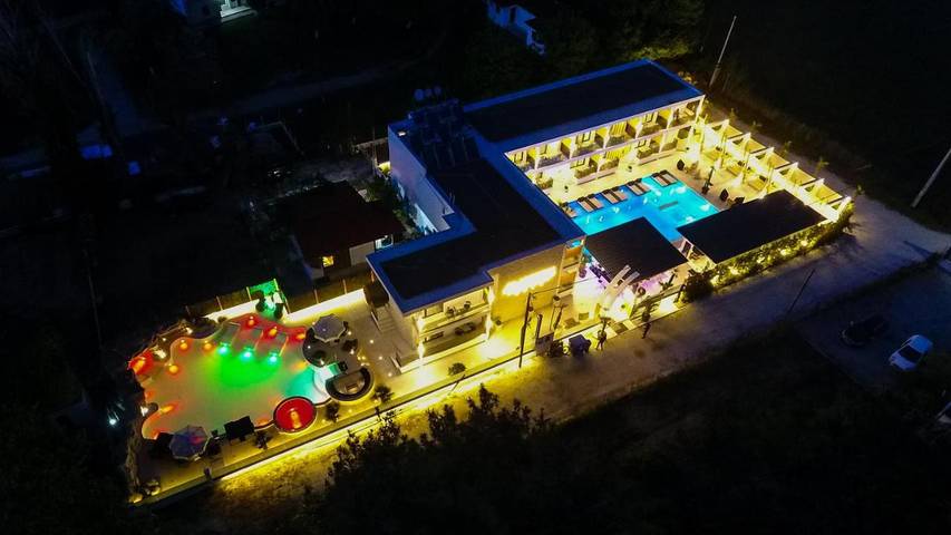 Hotel für 2 Personen, mit Balkon und Whirlpool sowie Terrasse und Garten
