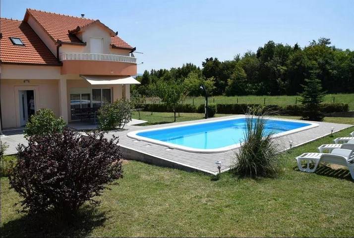 Komfortables Haus mit Terrasse Sinj, Zagora K-24347 in Dalmatinisches Zagora