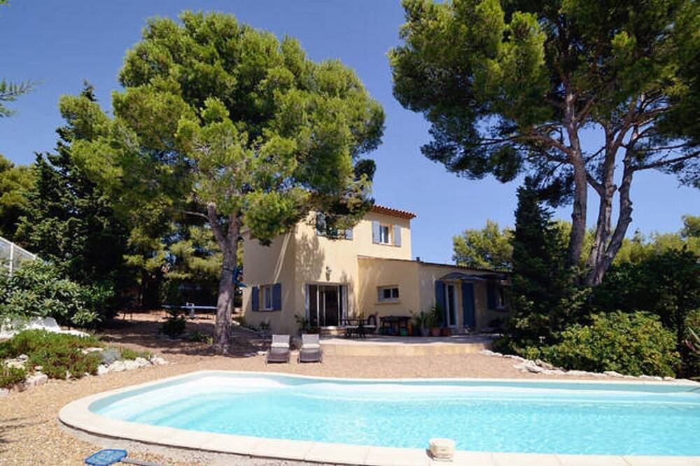 Villa 8 pers.piscine, jardin,accès mer à pied plage Ste-Croix /anse des Tamaris. in Martigues, Côte méditerranéenne (France)