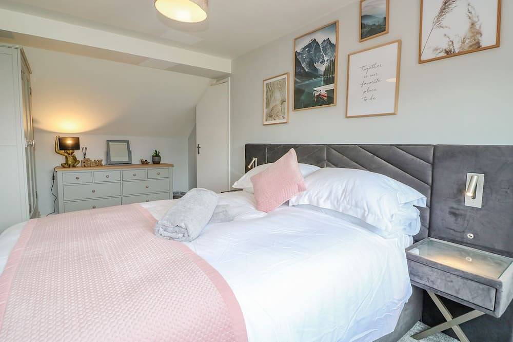 Broadway Cottage, pet friendly, with a garden in Lincoln in Lincoln, Lincolnshire