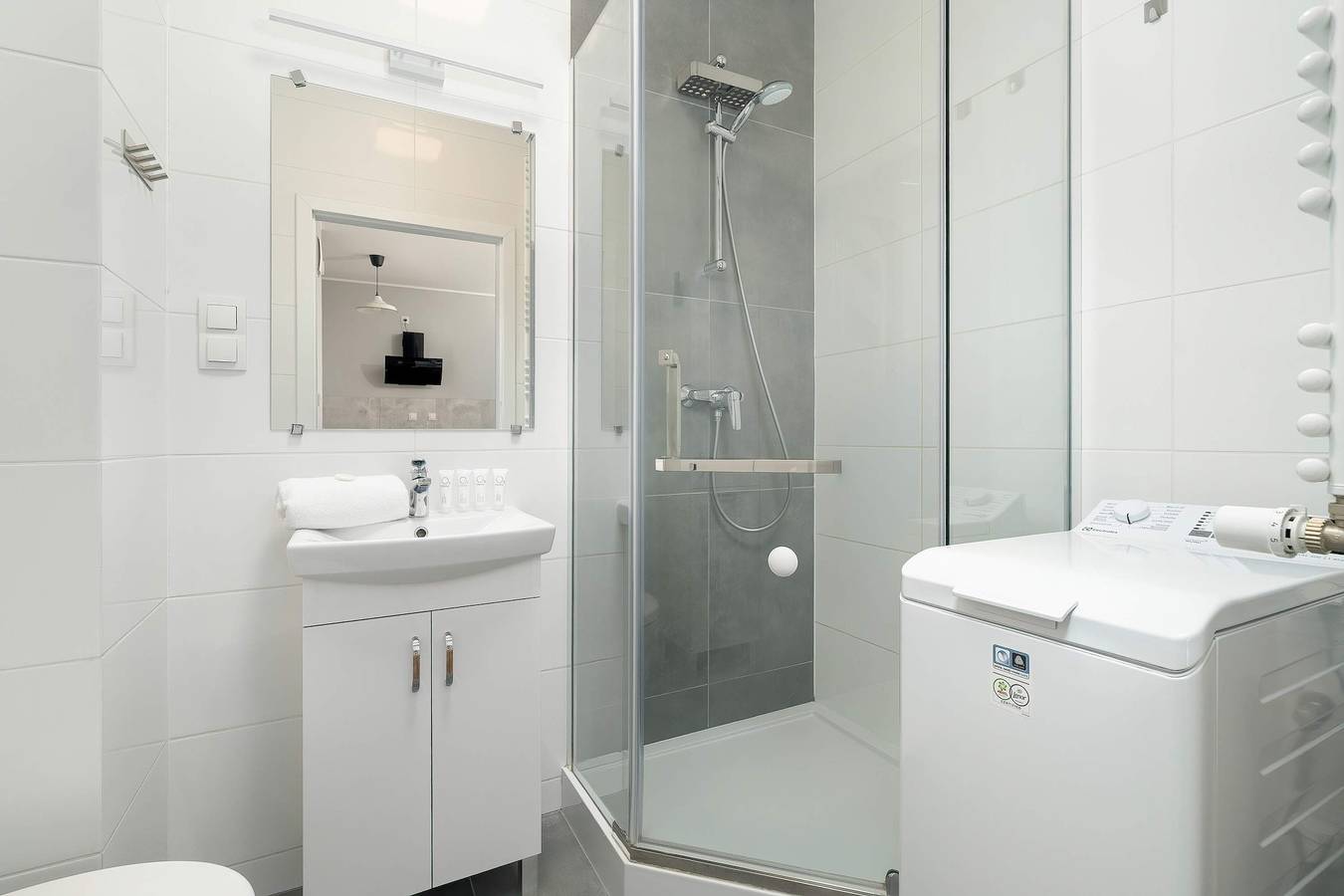 Ganze Wohnung, Bright Apartment | Parking | Balcony | Remote Work in Posen, Großpolen
