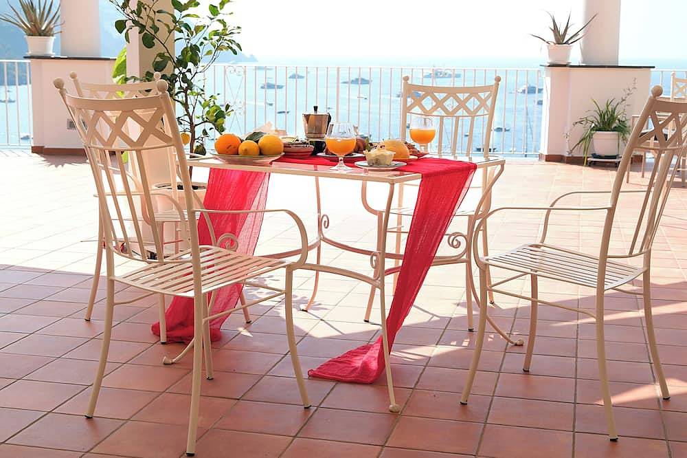 Spacious rooms in the heart of Positano with beautiful sea views and unique comfort! in Positano, Sorrento Coast