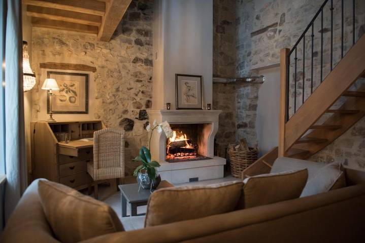 Location de vacances pour 12 personnes, avec jardin ainsi que piscine et terrasse à Fère-en-Tardenois