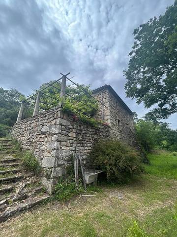 Gîte pour 9 personnes, avec vue et terrasse, animaux acceptés à Gagnières