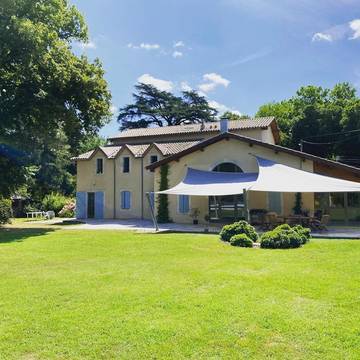 Cottage pour 9 personnes, avec vue ainsi que terrasse et piscine, animaux acceptés à Le Temple-sur-Lot