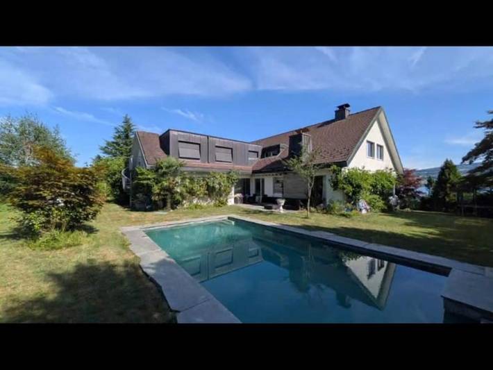 Ferienhaus für 8 Personen, mit Balkon und Whirlpool sowie Terrasse und Pool