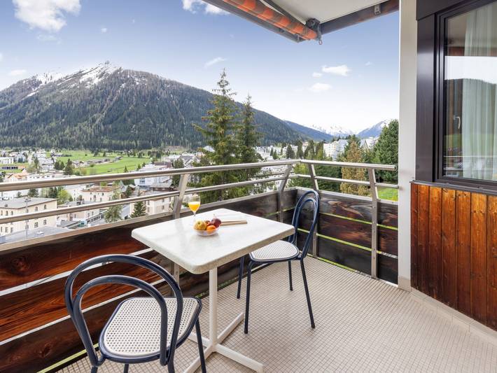 Vakantiewoning voor 4 personen, with uitzicht and sauna as well as balkon in Davos