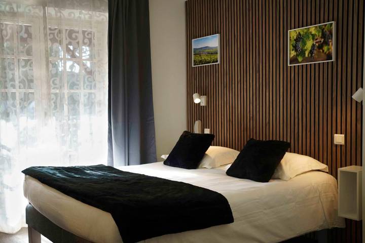 Hôtel pour 2 personnes, avec piscine ainsi que jardin et vue, animaux acceptés à Saint-Vérand (Saône-et-Loire) - 3