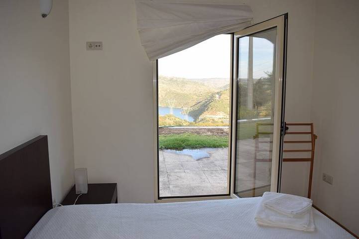 Gîte pour 8 personnes, avec terrasse ainsi que piscine et jardin dans Mogadouro - 3