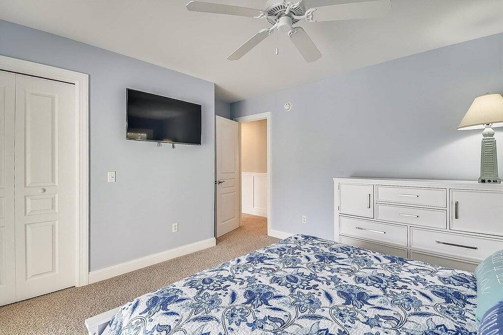 Hervorragendes Strandhaus auf der Meerseite mit beheiztem Pool! in Fenwick Island, Sussex County (Delaware)