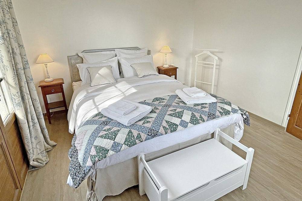 Villa Isabella - Haven of peace with swimming pool and panoramic view. sleeps 4 in Sillans-la-Cascade, Brignoles region