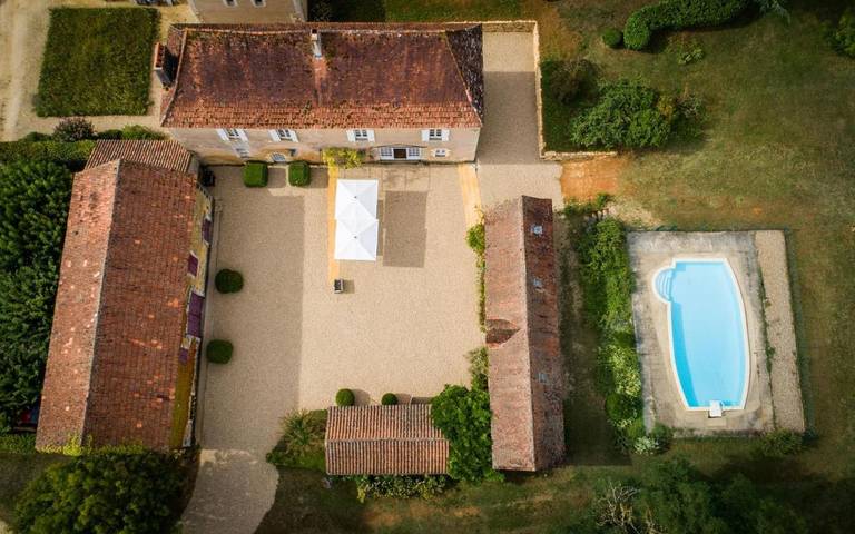 Location de vacances pour 12 personnes, avec piscine ainsi que jardin et vue à Cendrieux - 2