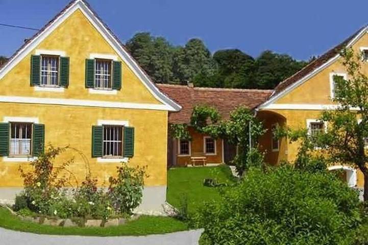 Ferienwohnung für 8 Personen, mit Pool und Garten sowie Terrasse, mit Haustier in Pischelsdorf am Kulm