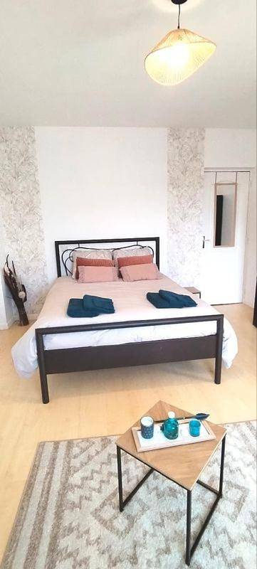 Chambre d’hôte pour 2 personnes, avec Balcon et Terrasse ainsi que Jardin et Piscine