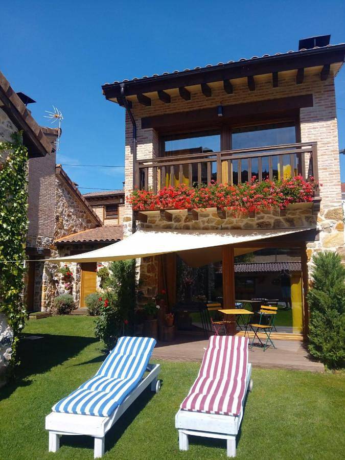 Location de vacances pour 3 personnes, avec vue ainsi que piscine et jardin à Casarejos