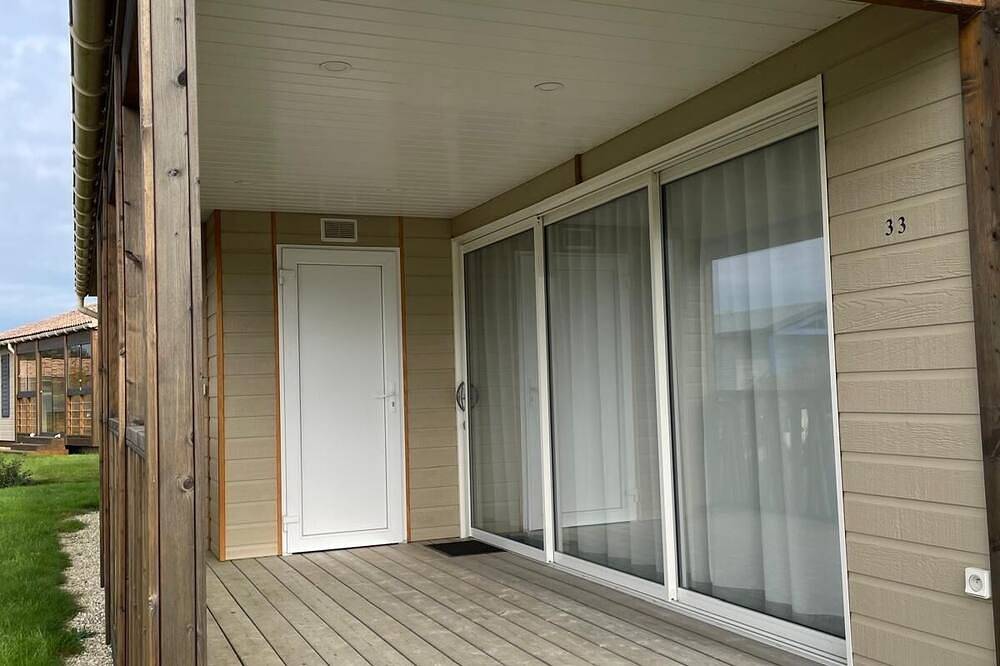 Comfortable 6-person, 3-bedroom chalet close to the Megaliths and beaches in Marzan, Côte des Mégalithes
