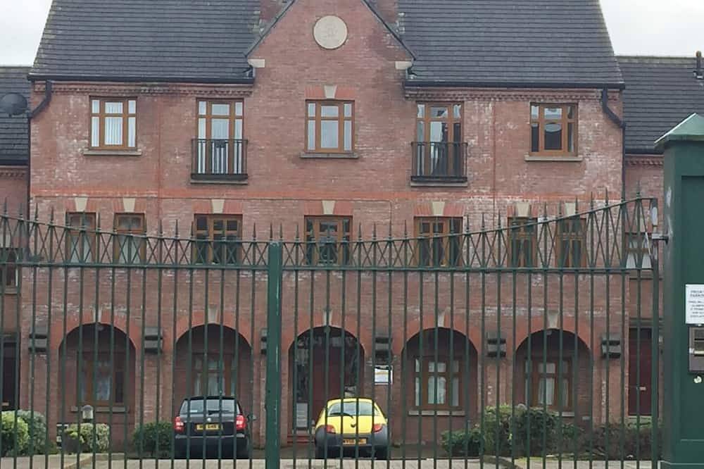 Schönes 4 Schlafzimmerreihenhaus im mit einem Gatter geversehenen Hof nahe Stadtzentrum in Belfast, Grafschaft Antrim