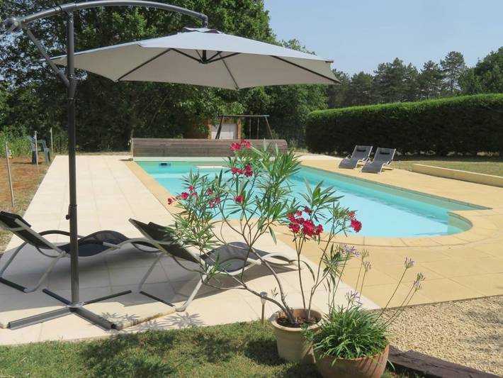 Maison d’hôte pour 4 personnes, avec piscine ainsi que jardin et vue à Saint-Martial-de-Nabirat