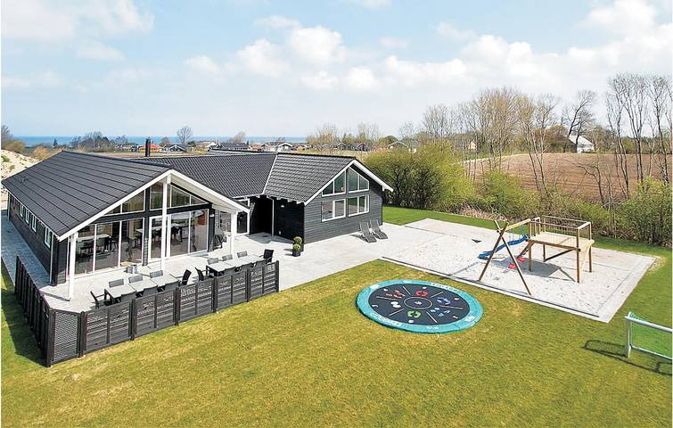 Ferienhaus für 18 Personen, mit Whirlpool und Garten sowie Pool und Sauna in Købingsmark Strand