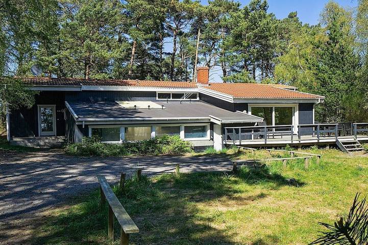 Ferienhaus für 14 Personen, mit Terrasse und Pool sowie Sauna und Whirlpool, mit Haustier in Dueodde