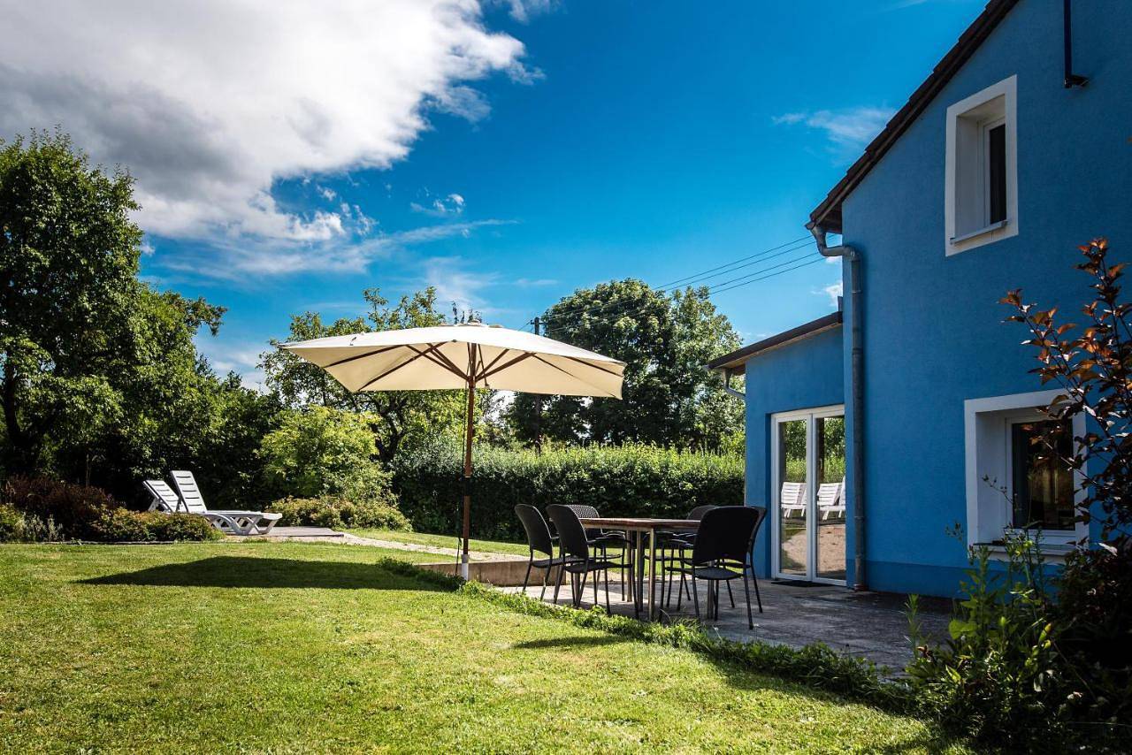 Das Blaue Haus mitten im Grünen - our Blue House surrounded by greenery in Langenaltheim, Frankenalb