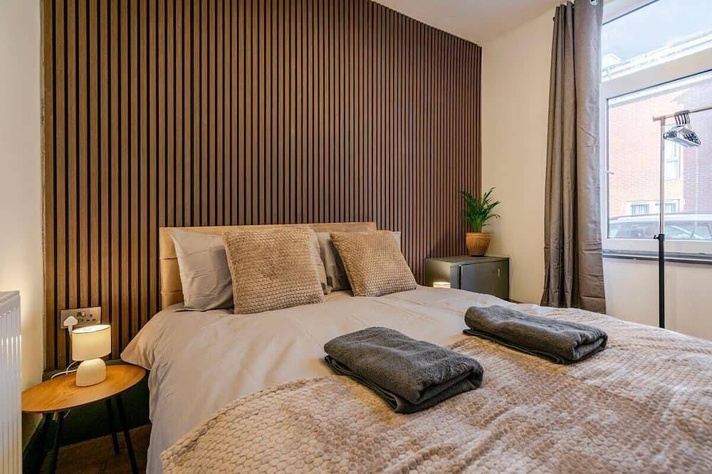 Tallis House, Manchester, Sleeps 8 in Manchester, Greater Manchester